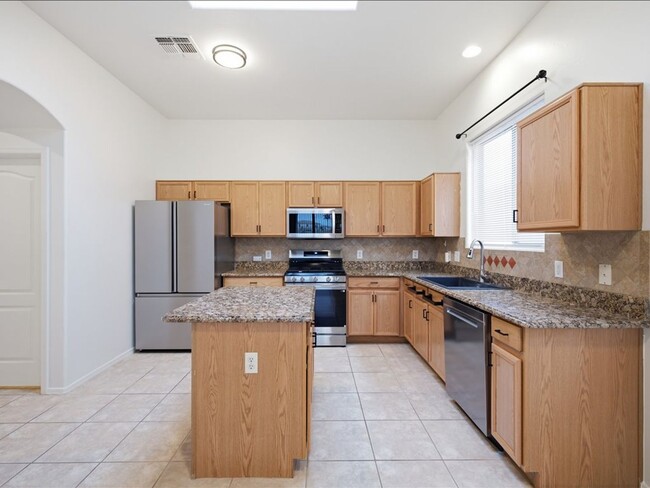 Building Photo - 601 E Pima Meadows Dr