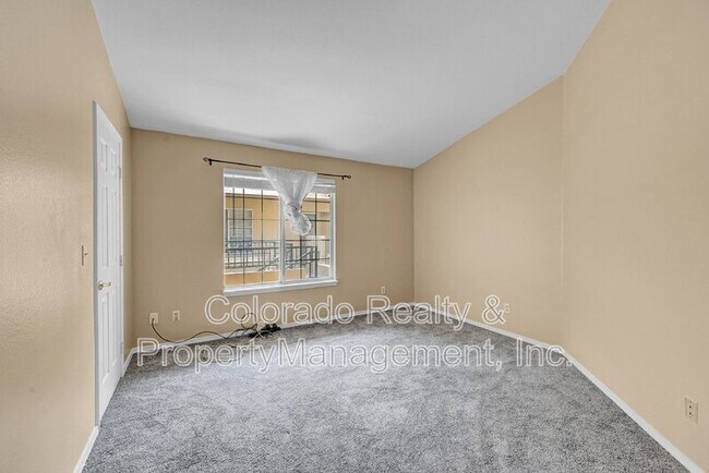 Building Photo - 8601 E Dry Creek Rd