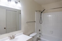 Building Photo - 733 Pointe Ct
