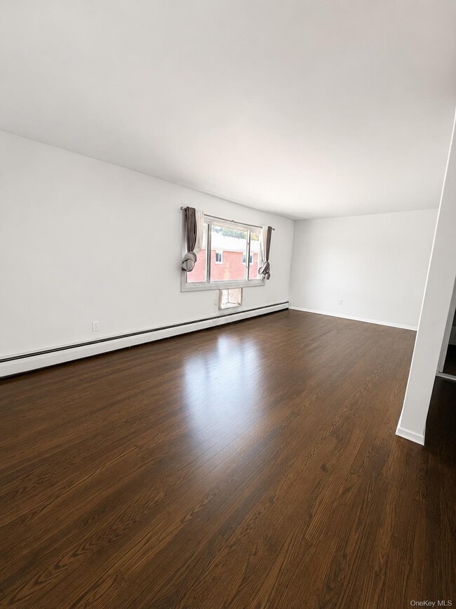 Building Photo - 633 Wellwood Ave