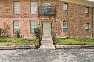 Building Photo - GROUND-FLOOR 2-BEDROOM ALAMO HEIGHTS CONDOMINIUM