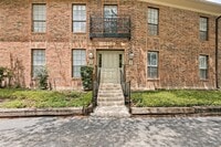 Building Photo - GROUND-FLOOR 2-BEDROOM ALAMO HEIGHTS CONDOMINIUM