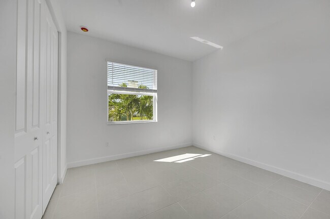 Building Photo - 3462 Cedar Grv Dr