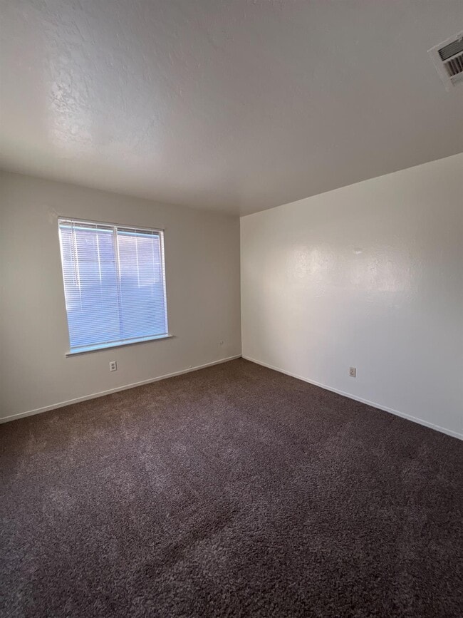 Building Photo - 481 Minnewawa Ave