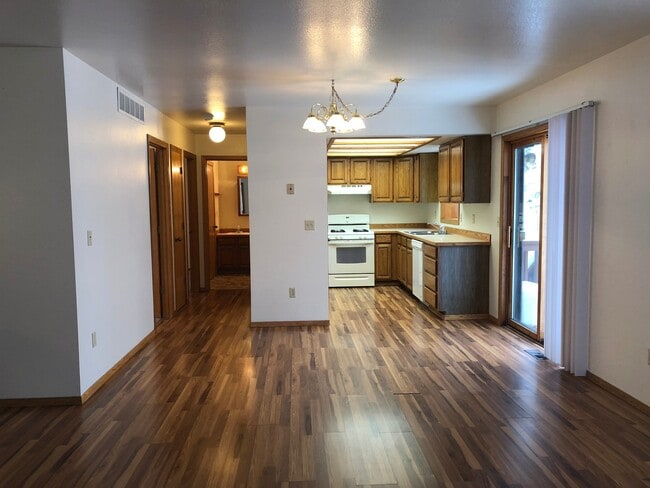 Building Photo - 3BR, 2BA 2 story home w/finished daylight basement