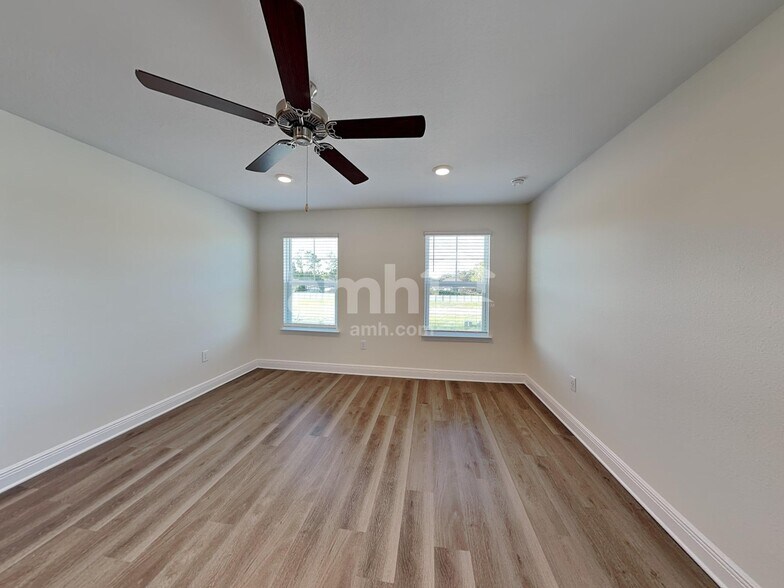 Building Photo - 5998 Pinewood Ests Dr