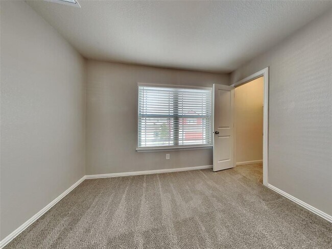 Building Photo - 127 Simon