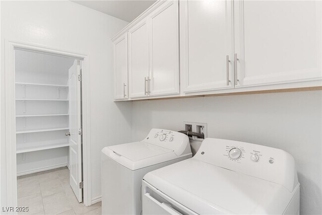 Building Photo - 12333 Silvana St