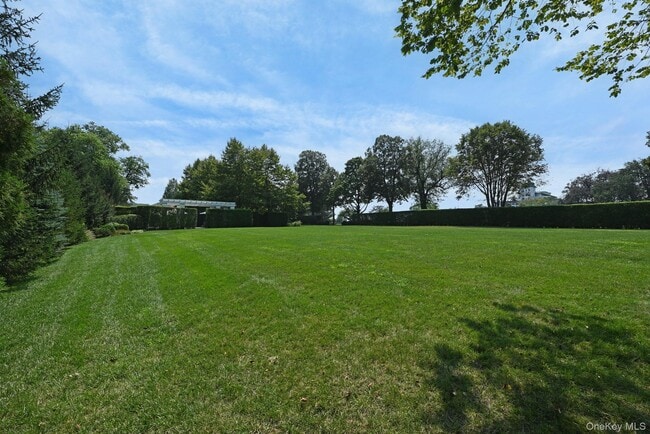 Building Photo - 73 Park Dr S