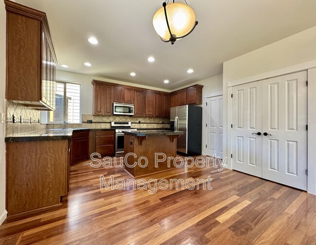 Building Photo - 7182 NE Rockridge Pl