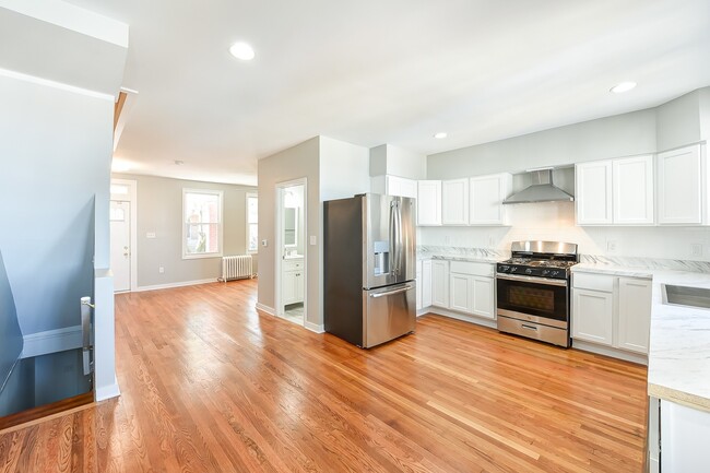 Building Photo - Charming 4br/2ba in Anacostia / Navy Yard