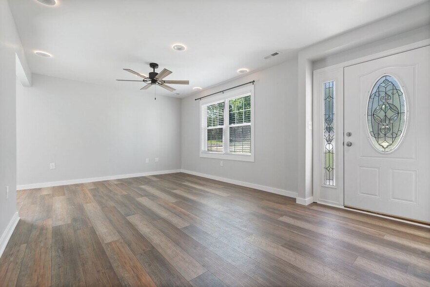 Building Photo - 680 Chestnut Springs Ln