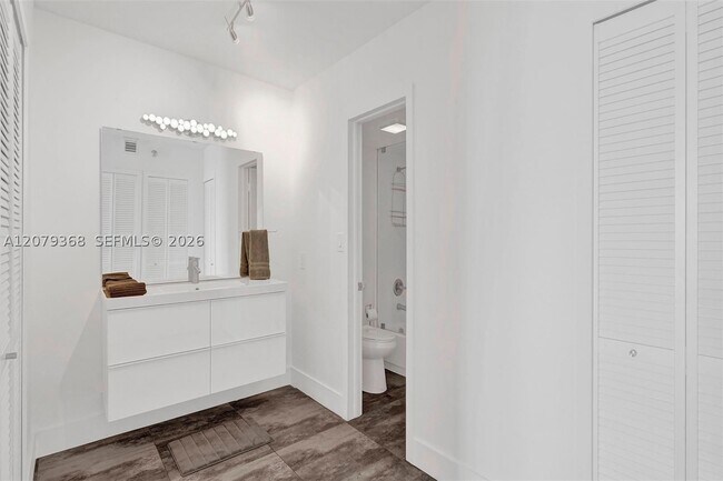 Building Photo - 20515 E Country Club Dr