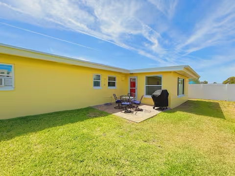 Building Photo - 3255 La Paloma Ave