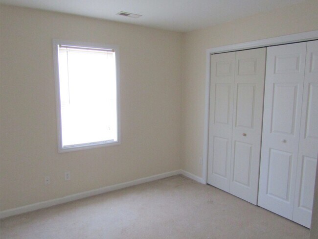 Building Photo - 205 Stag Ct