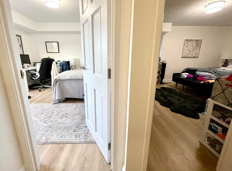 Bedrooms seen from hallway - 1243 Beacon St