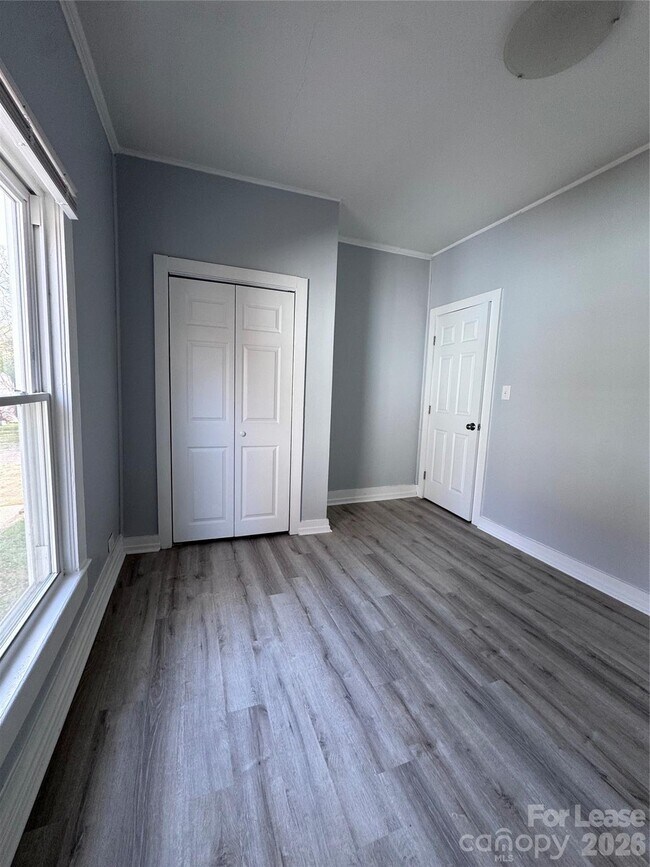 Building Photo - 65 White St SW