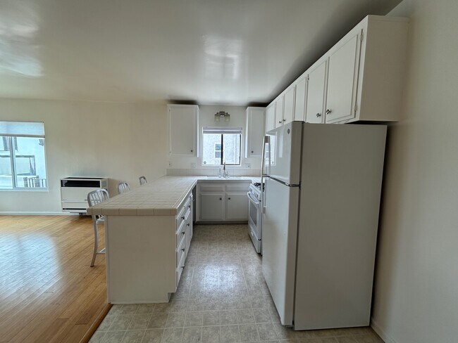 Building Photo - 228 20th Pl