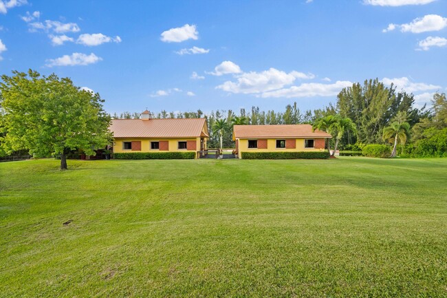 Building Photo - 11861 Hawk Hollow