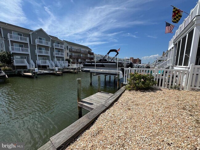 Building Photo - 713 Mooring Rd