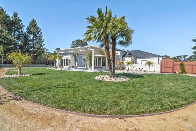 Building Photo - 1505 Wedgewood Dr