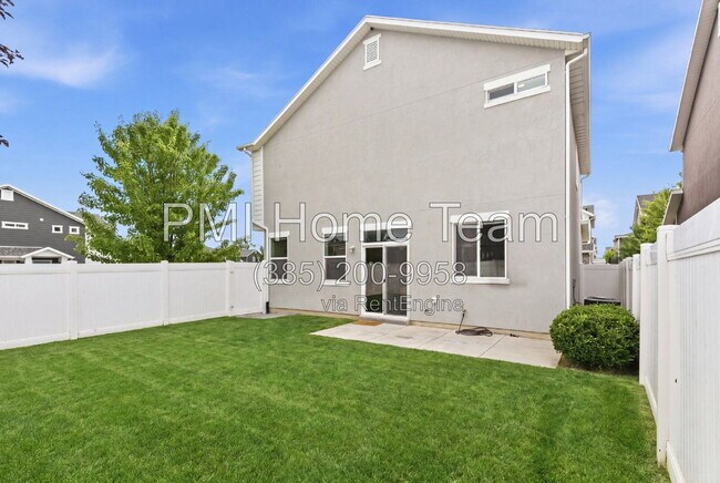 Building Photo - 1812 W Parkview Dr