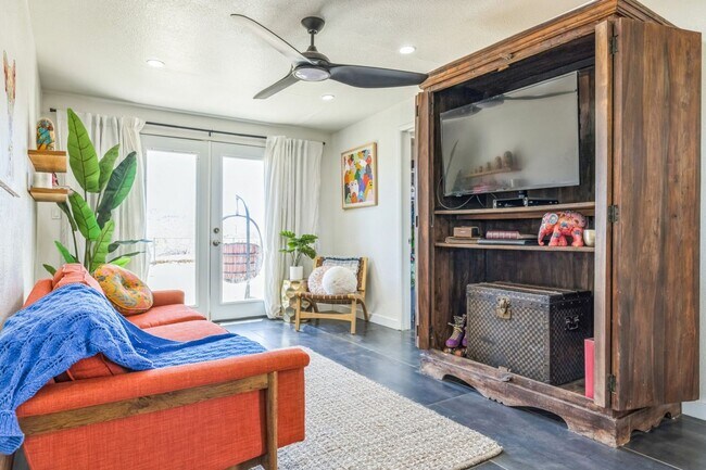 Building Photo - 3 Bedroom 1.5 Bath Modern Farmhouse near JT National Park * MOVE IN SPECIAL*