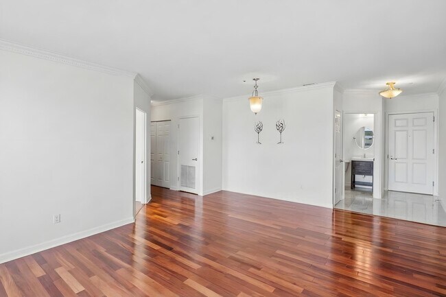 Building Photo - 100 Harborview Dr