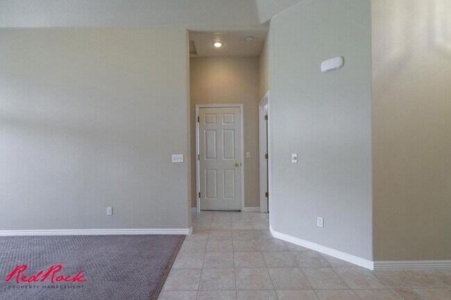 Building Photo - Comfortable 3-bedroom Home. Small Dog Frie...