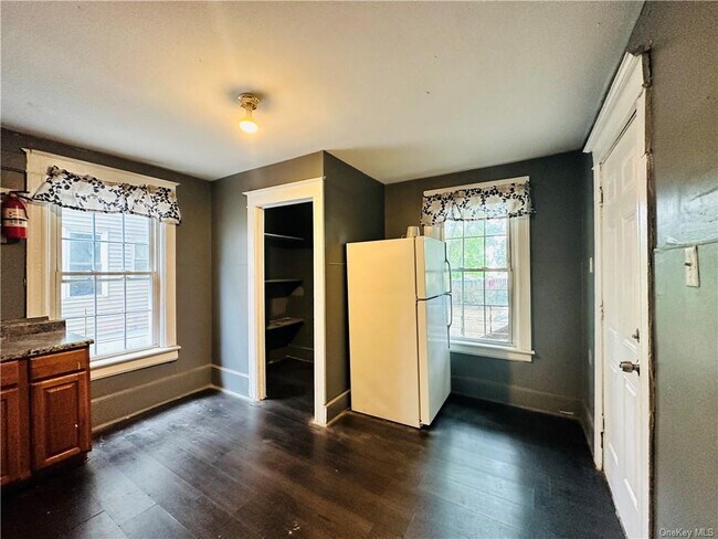 Building Photo - 203 Winnikee Ave