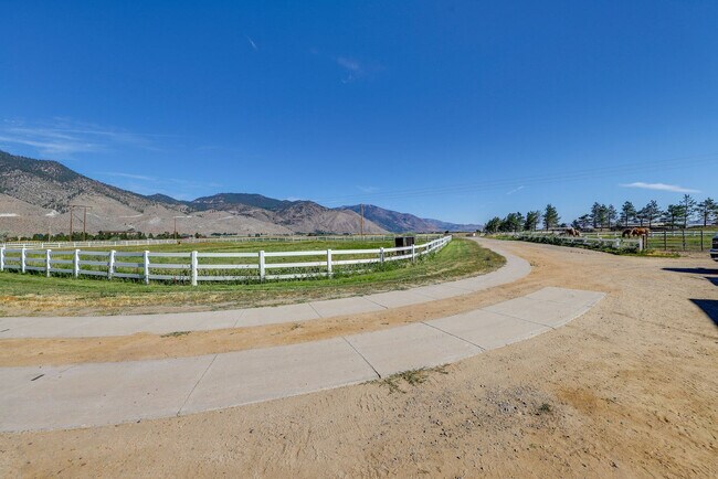 Building Photo - 445 Hansen Ln