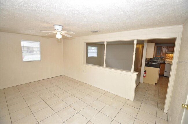 Building Photo - 4924 Pilgrim Ln