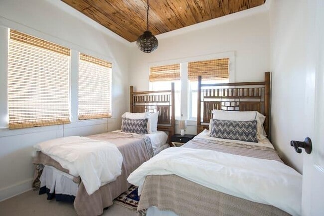 Building Photo - 717 Forest Hill Blvd