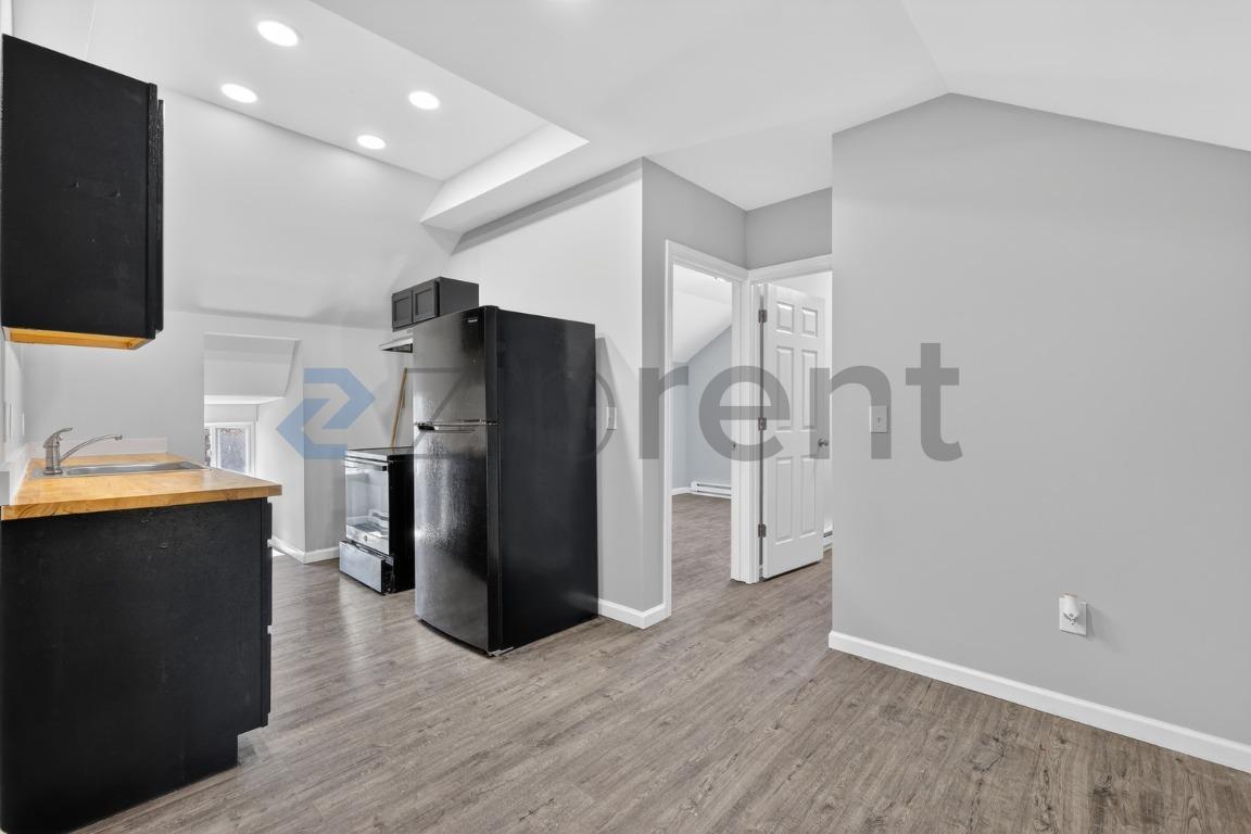 Building Photo - 158 Cliff St