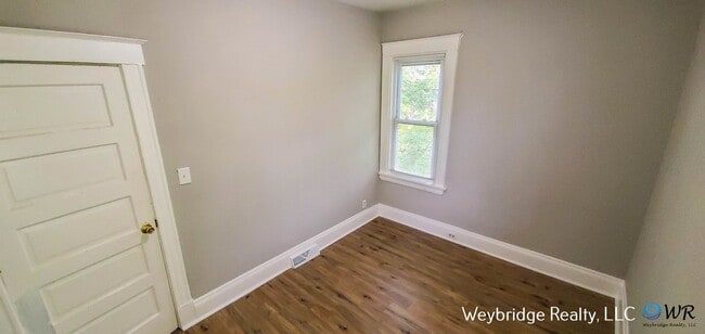 Building Photo - Very nice!! 3 Bedroom 1.5 Bath House in Ea...