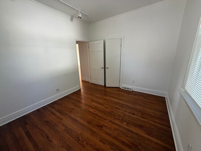 Building Photo - 472 N Larch Ave