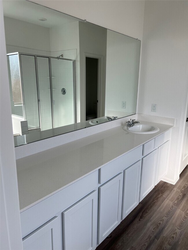 Building Photo - 7419 Bartoncliff Dr