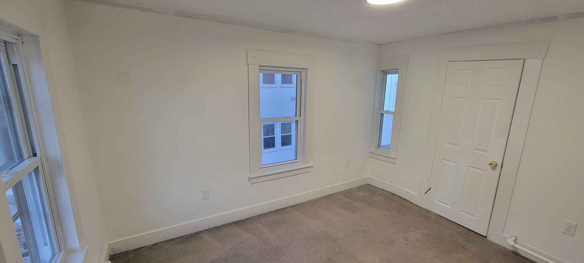 Building Photo - 28 Brook St