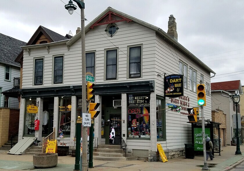 Primary Photo - 1035 E Brady St