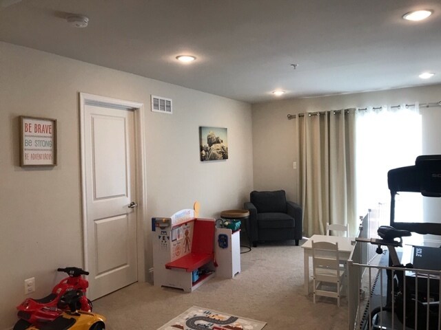 office/extra room - 624 Heathland Trl