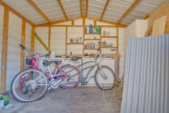Building Photo - Modern and updated 3/ 2 bath ranch home in Old Hickory Subdivision of SW Pensacola Near NAS and P...