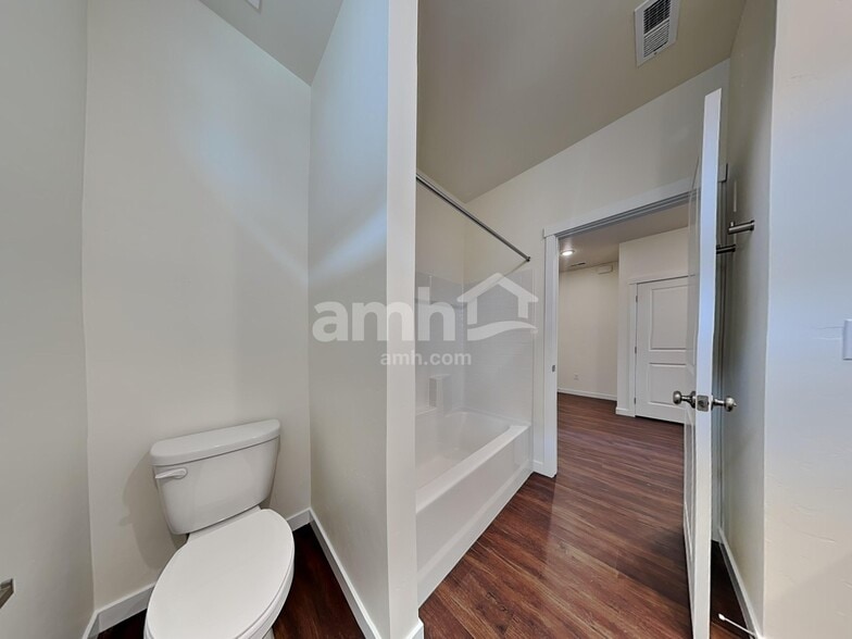 Building Photo - 9396 W Shumard St