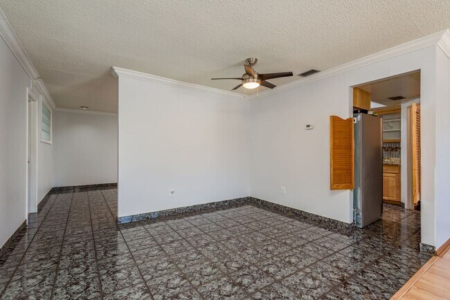 Building Photo - 4/2 Tampa Home