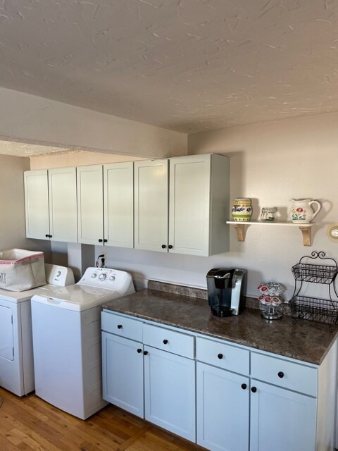 Coffee bar and in house laundry - 266 Cosey Beach Ave