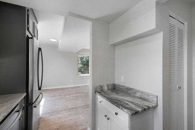 Building Photo - remodeled Monument town home