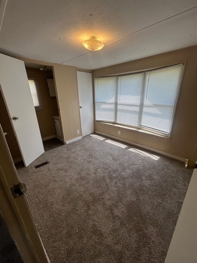 Building Photo - 3-bedroom, 2-bath mobile home