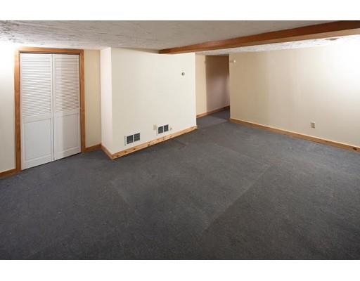 Building Photo - 261 Twin Lakes Dr
