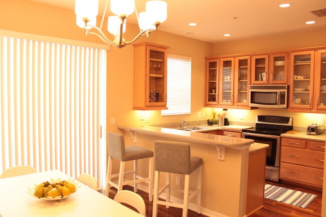 Building Photo - 3/2.5 Townhouse with Garage and Waterview in Tuscany Place of Millenia