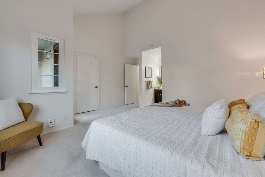 Master bedroom - 1122 Brewster Ave