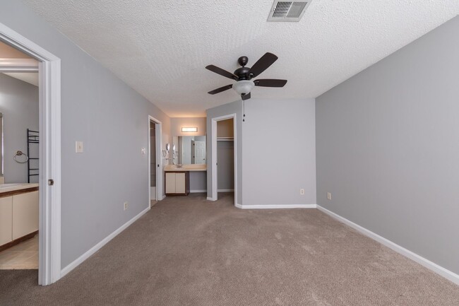 Building Photo - 109 Stratford Dr